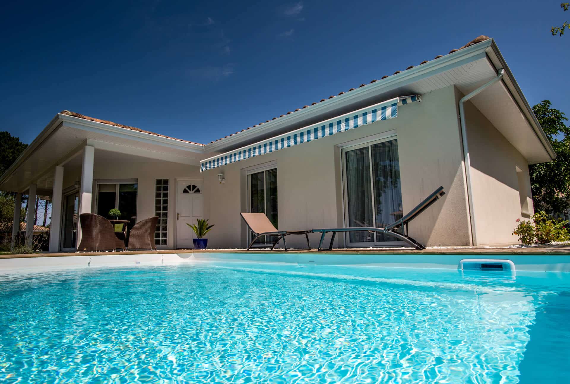 Swimmingpool mit Schale oder Folie, was soll man wählen?