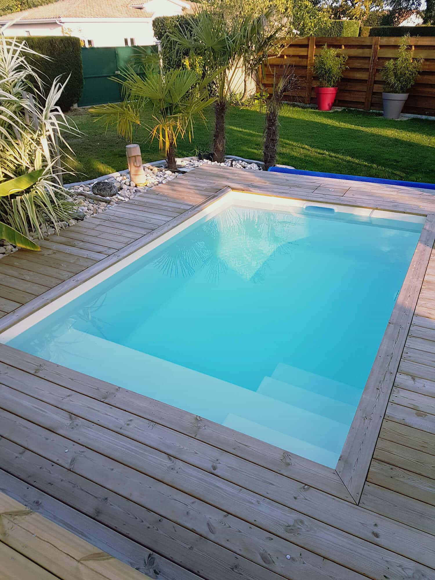 Small plot, sloping ground… Can you build a swimming pool anywhere?