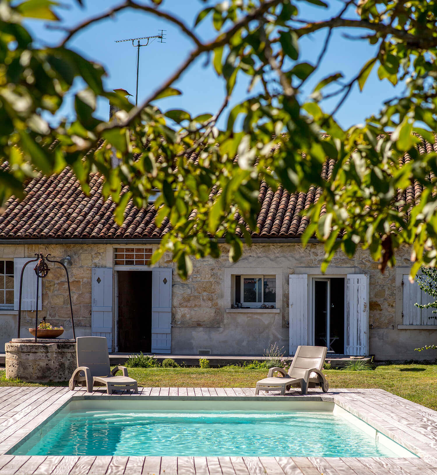 Piscine coque polyester pas chère