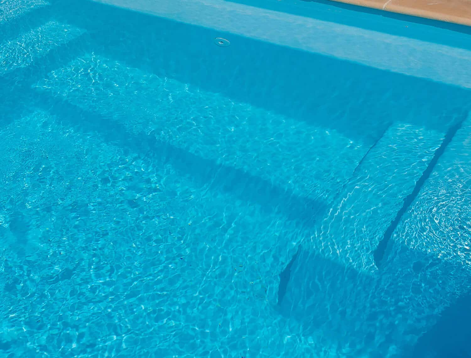 Installing a pool shell: Focus on the steps! Aboral unveils