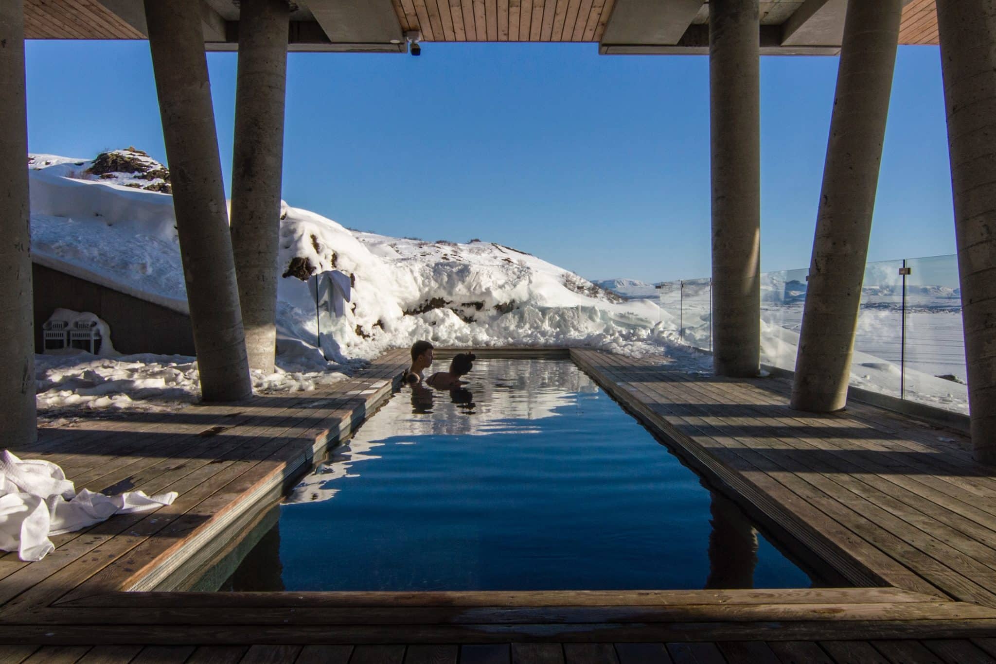 Même en hiver, chez Aboral, on vous pose votre piscine ! Sautez à l’eau