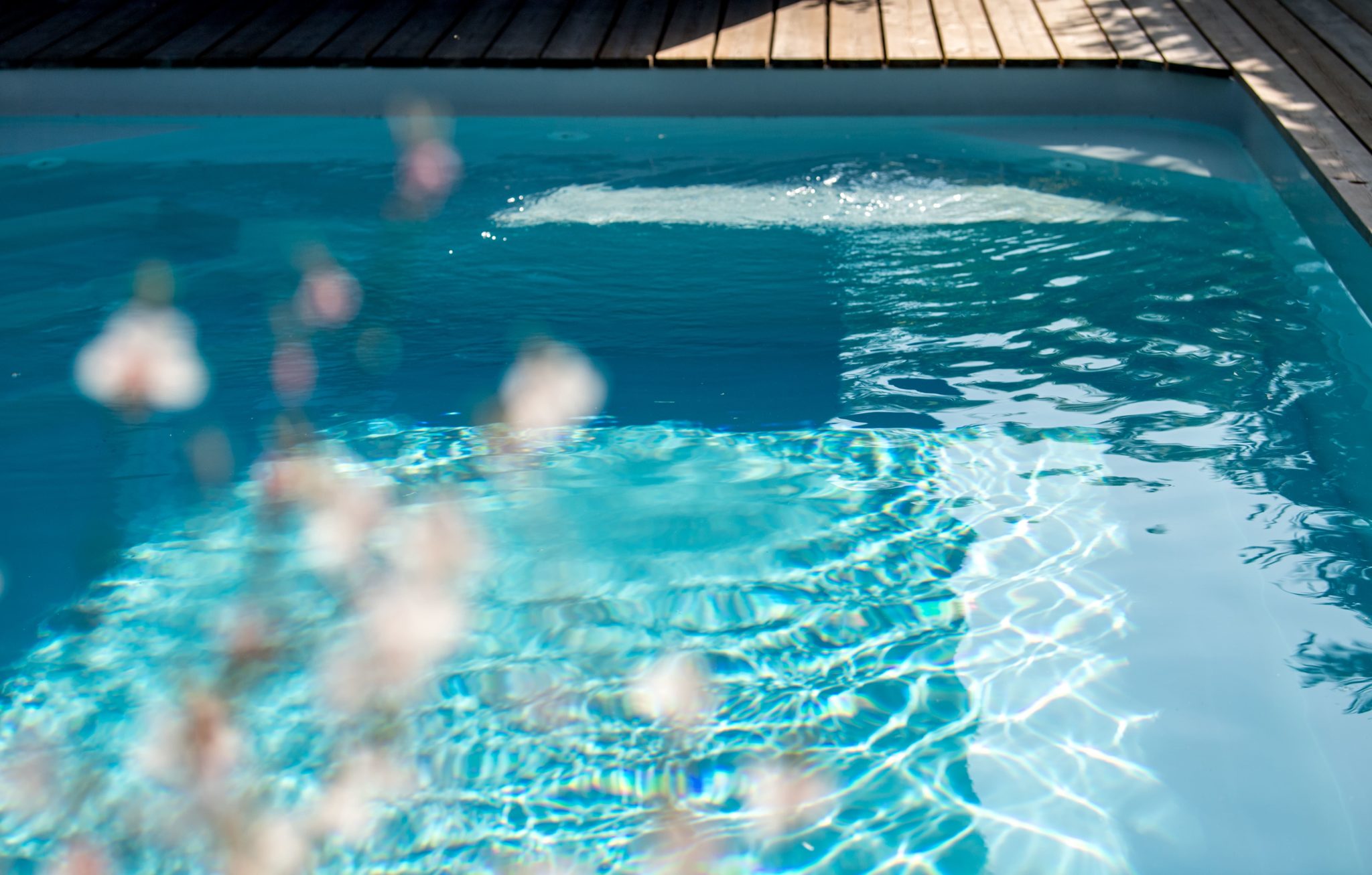 Une piscine à fond mobile pour les enfants et les personnes âgées