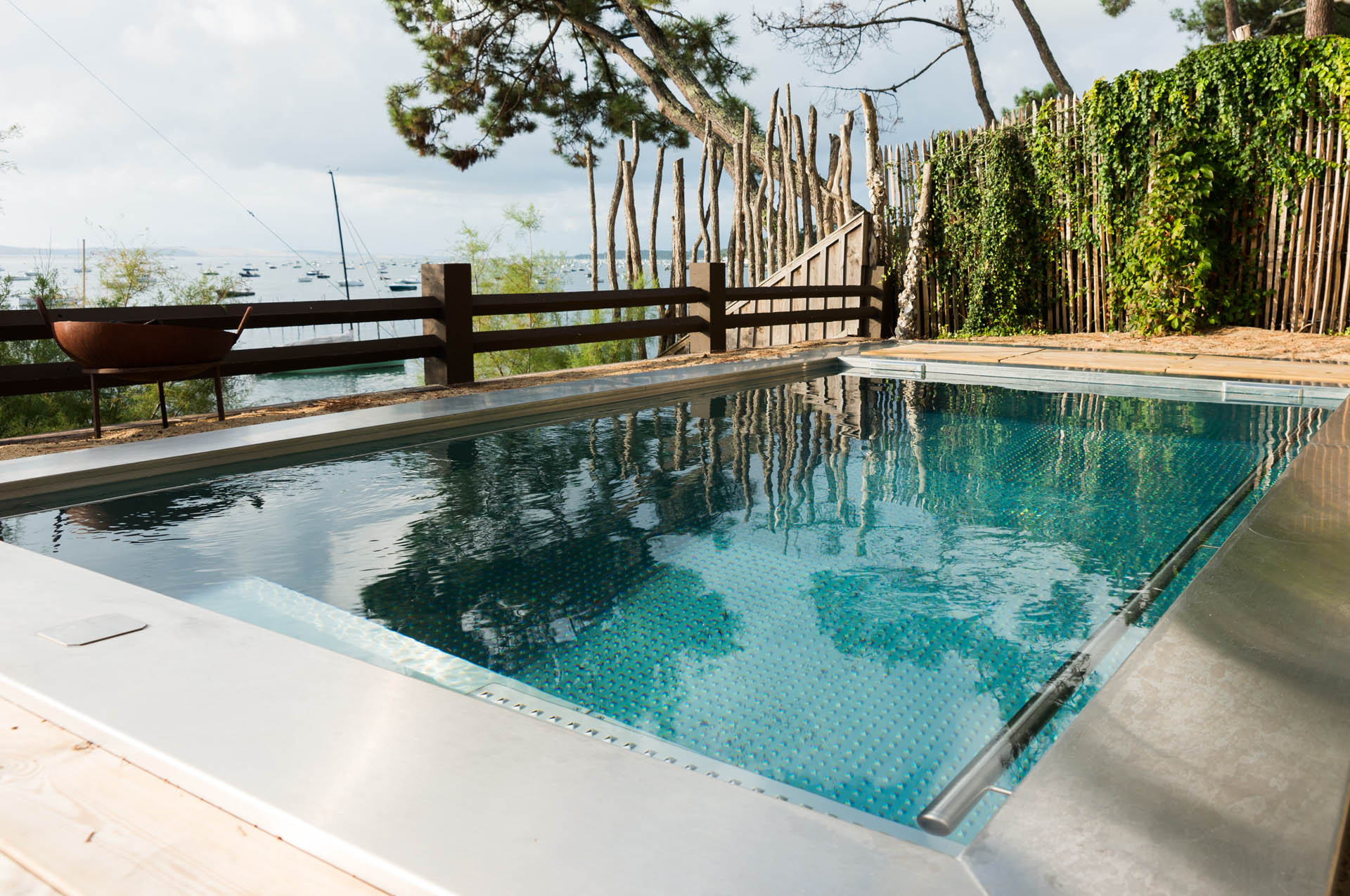 Stainless steel pools: advantages and disadvantages