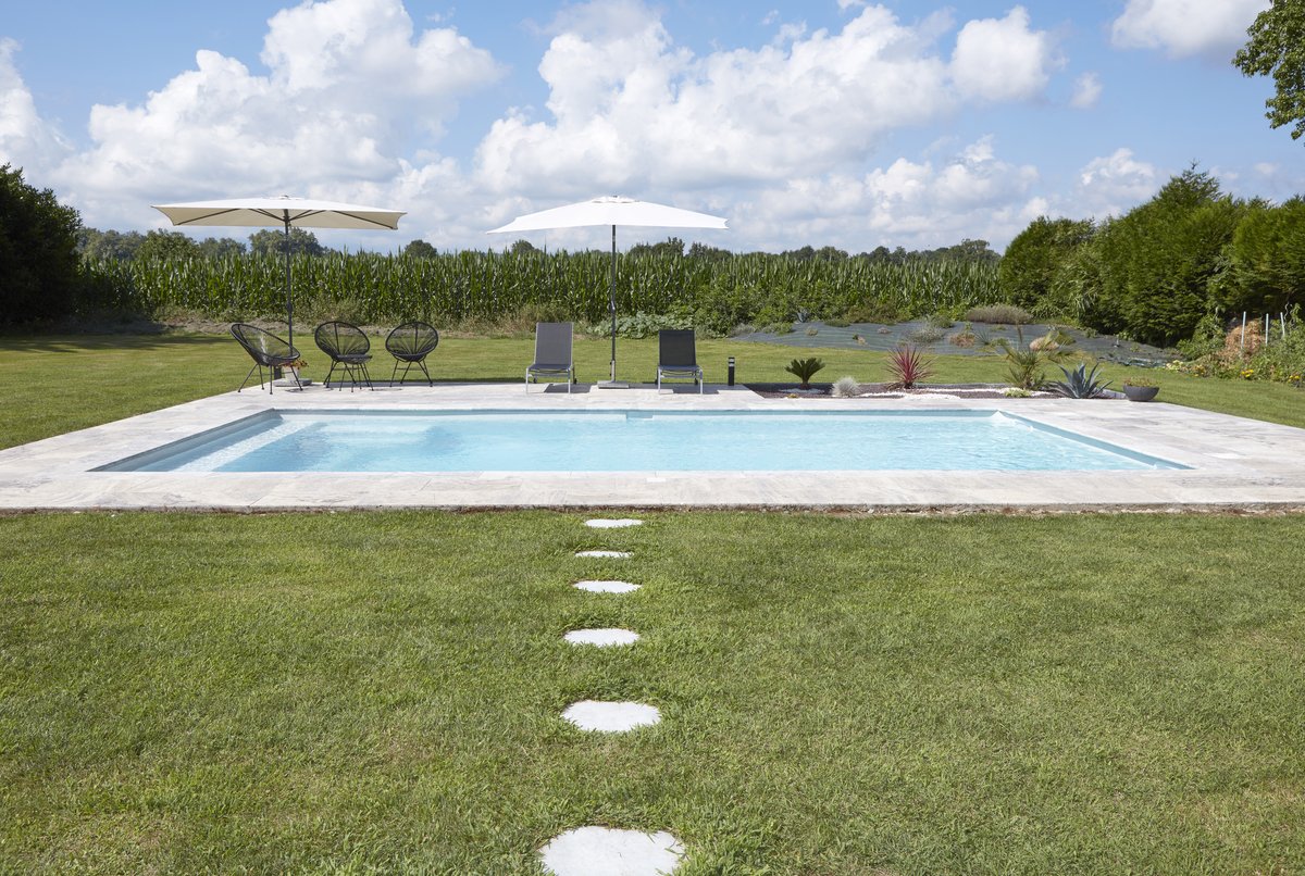 Quels types de margelles choisir pour aménager les abords de ma piscine ?