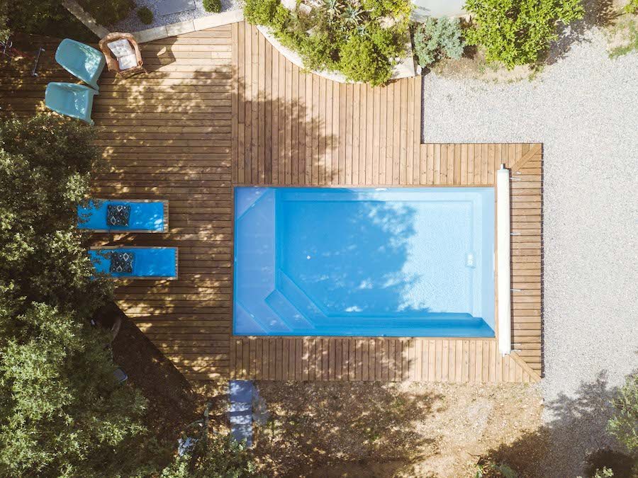 5 bonnes raisons de favoriser une piscine coque dans son jardin