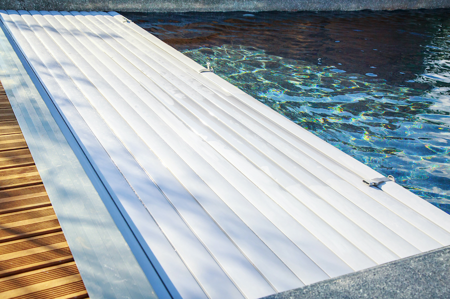 3 tips for cleaning your pool’s submerged cover
