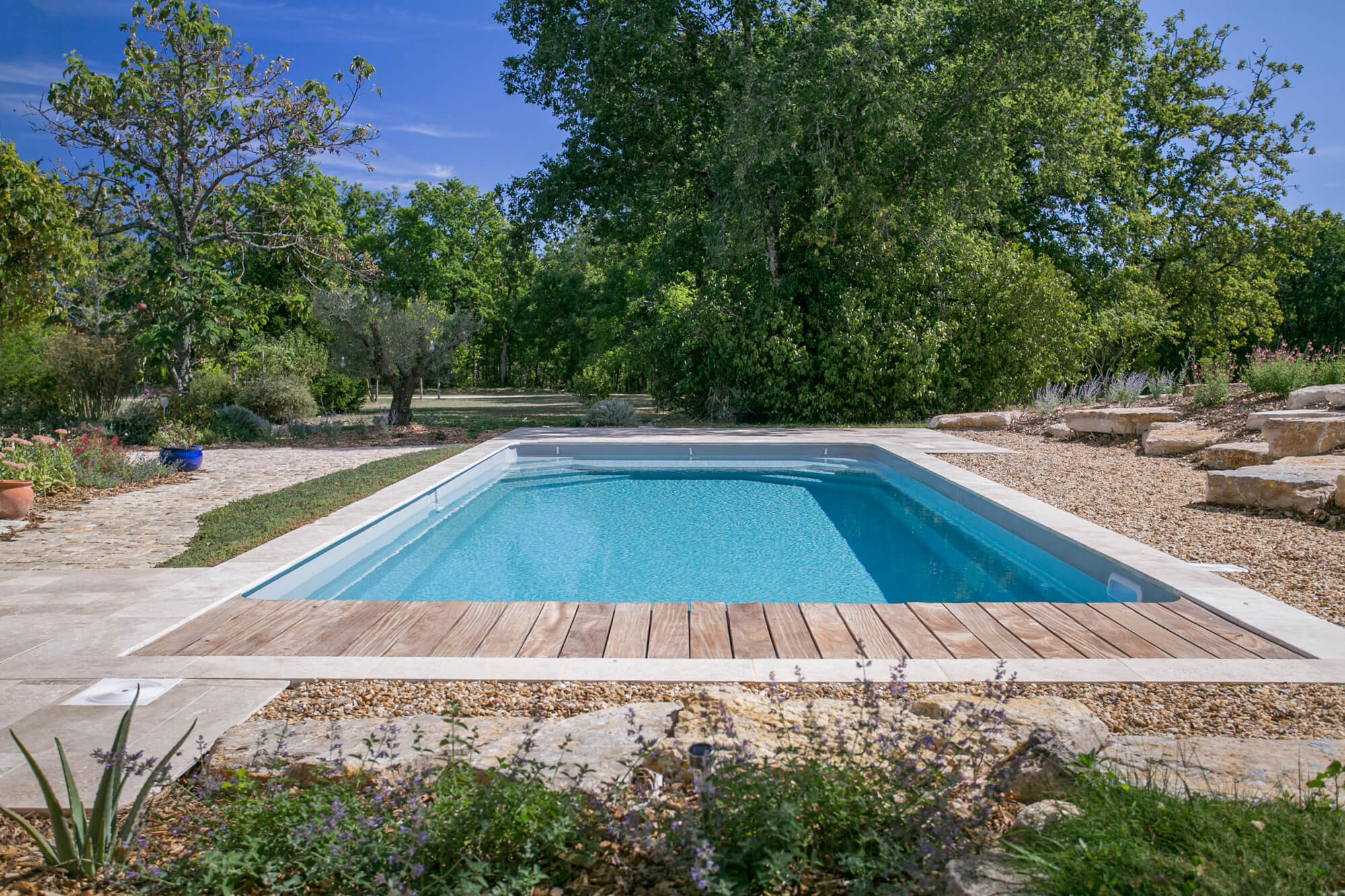 Crédit piscine coque : Tout savoir pour payer votre piscine en