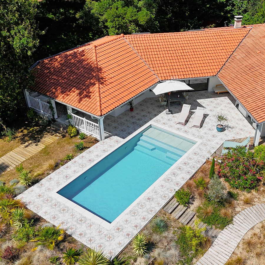 Vue aérienne d'une piscine Akoya par Aboral